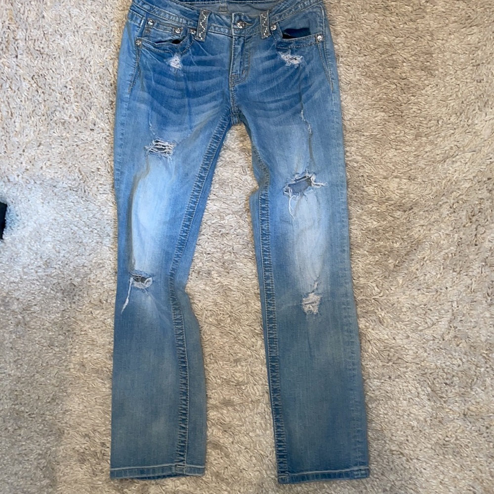 Miss Me Signature Crop Distressed Light Wash Low-Rise Size 29 - Picture 4 of 15